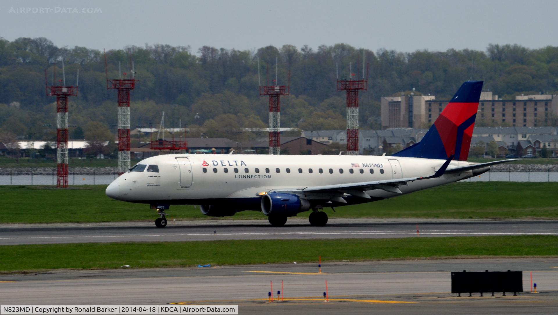 N823MD, 2005 Embraer 170SU (ERJ-170-100SU) C/N 17000044, Takeoff roll Reagan