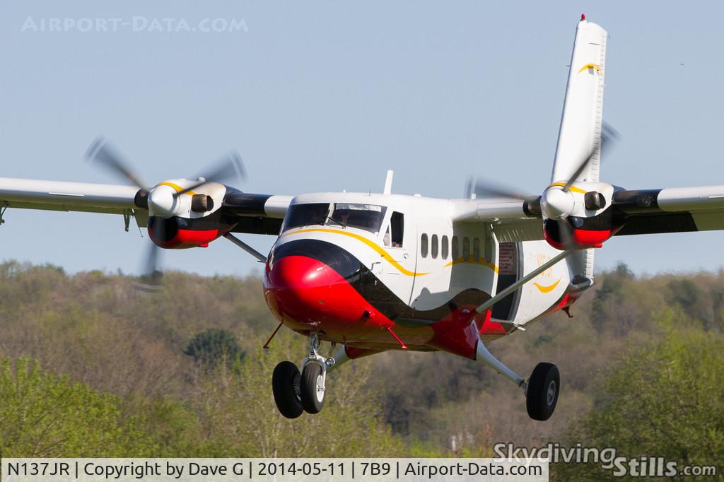 N137JR, 1968 De Havilland Canada DHC-6-200 Twin Otter C/N 176, Short final to Ellington, CT