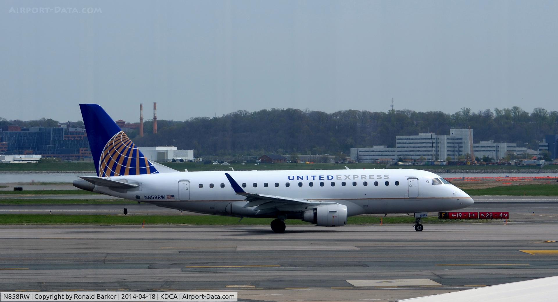 N858RW, 2005 Embraer 170SE (ERJ-170-100SE) C/N 17000080, Taxi Reagan