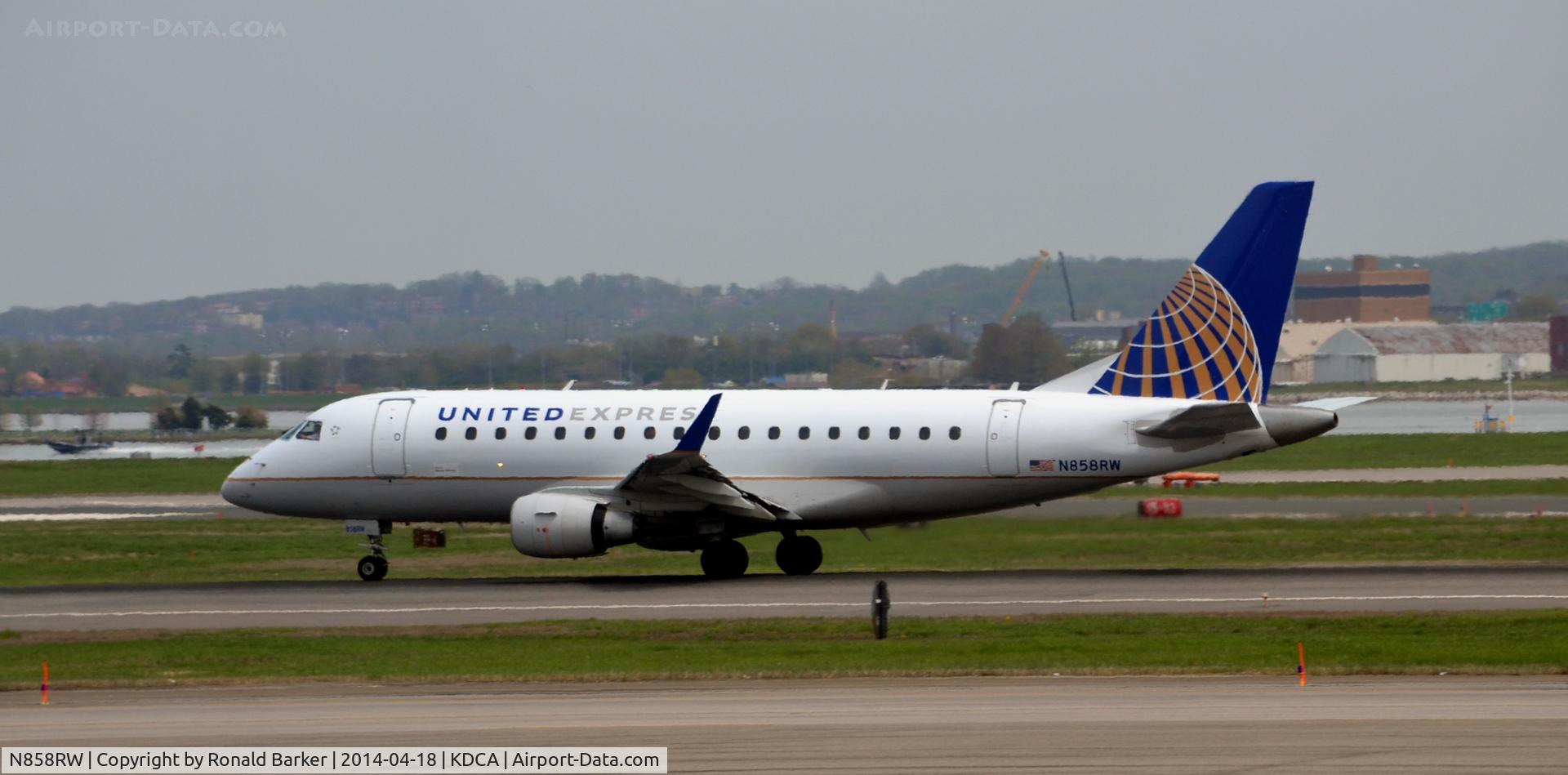 N858RW, 2005 Embraer 170SE (ERJ-170-100SE) C/N 17000080, Takeoff Reagan