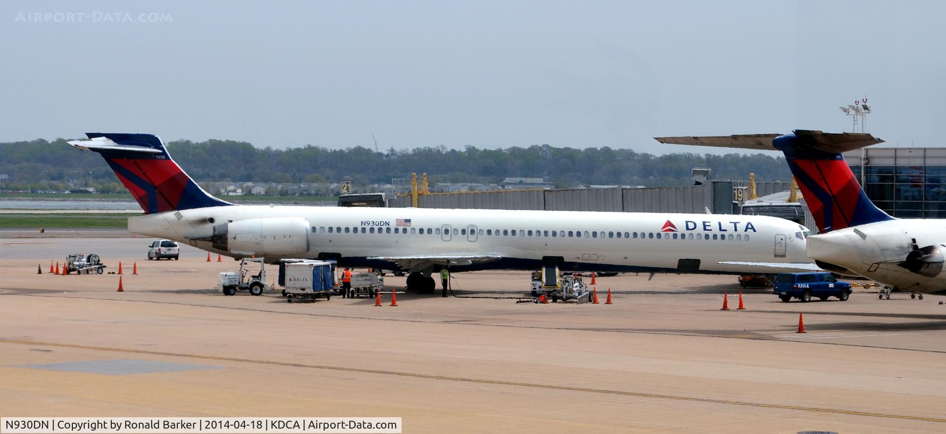 N930DN, 1996 McDonnell Douglas MD-90-30 C/N 53458, Gate 19 Reagan