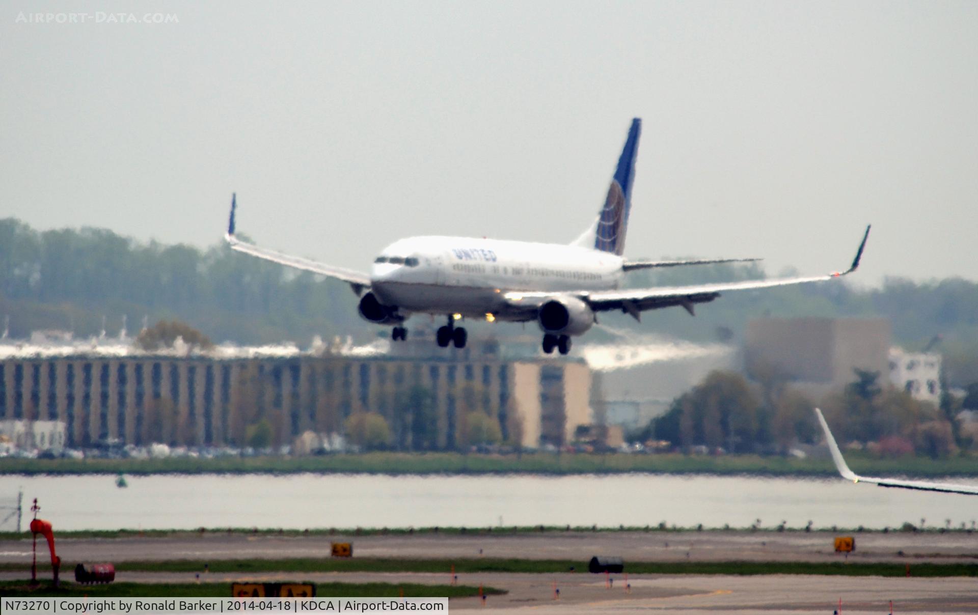 N73270, 2001 Boeing 737-824 C/N 31632, Landing Reagan