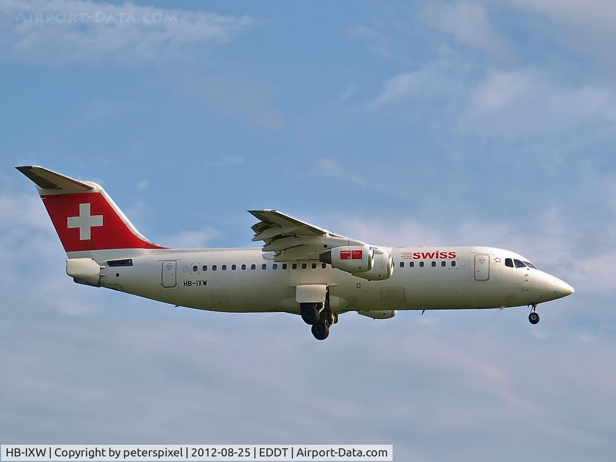 HB-IXW, 1995 British Aerospace Avro 146-RJ100 C/N E3272, Flughafen Berlin Tegel