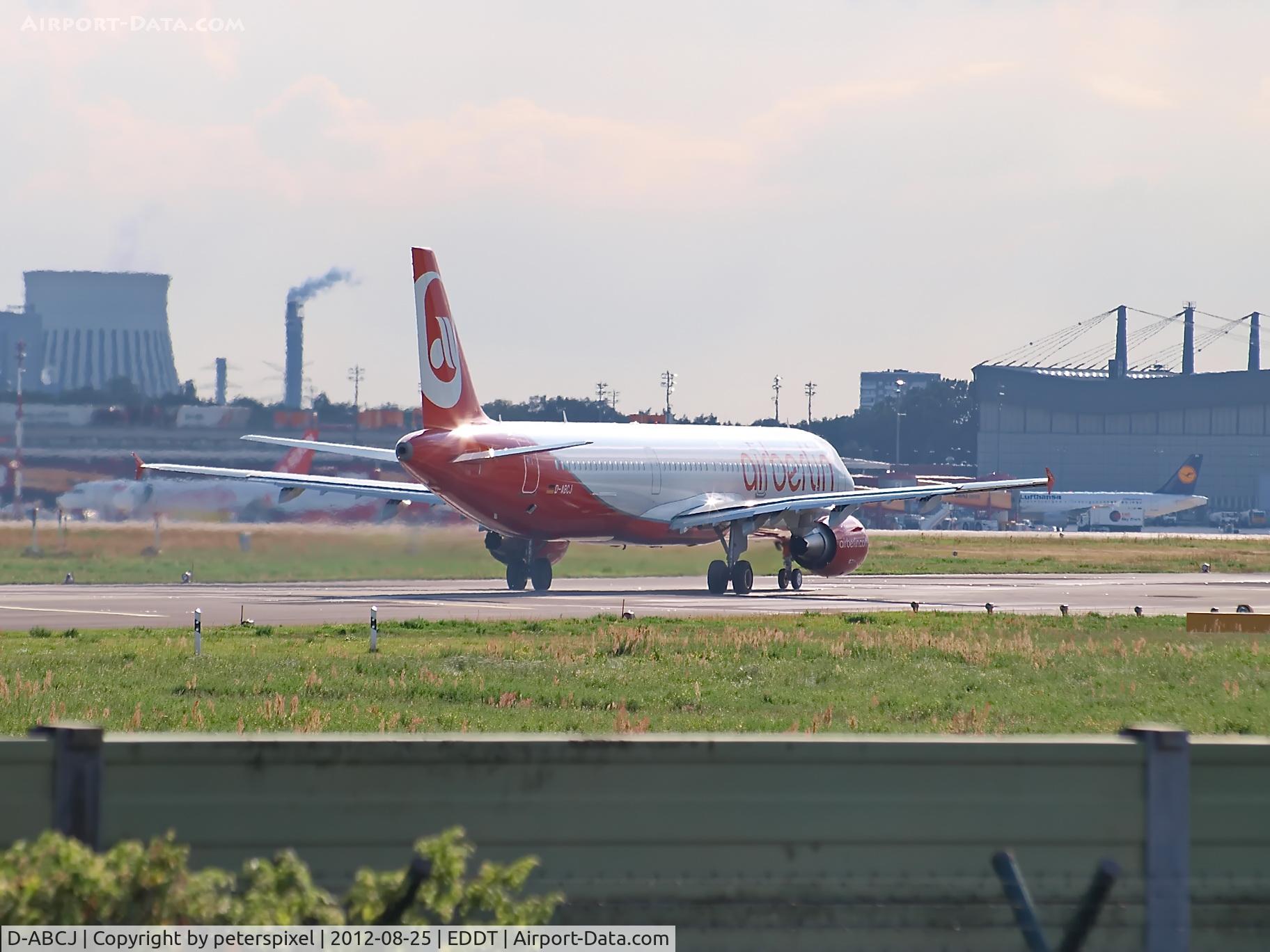 D-ABCJ, 2012 Airbus A321-211 C/N 5126, Flughafen Berlin Tegel