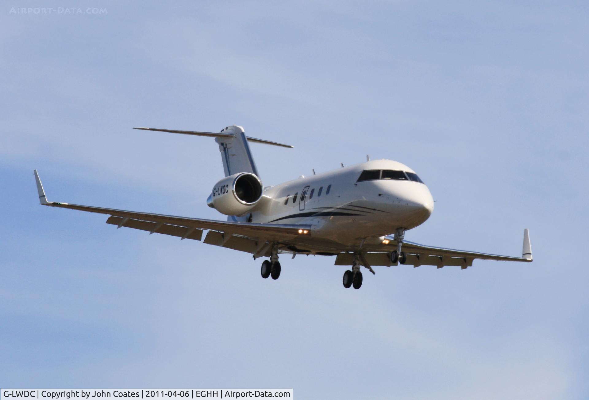 G-LWDC, 1984 Canadair Challenger 601 (CL-600-2A12) C/N 3031, Approach 26