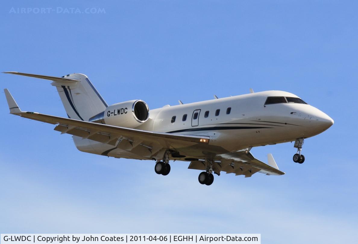 G-LWDC, 1984 Canadair Challenger 601 (CL-600-2A12) C/N 3031, Arriving 26