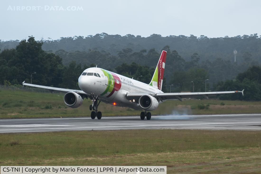 CS-TNI, 1999 Airbus A320-214 C/N 982, ------------------