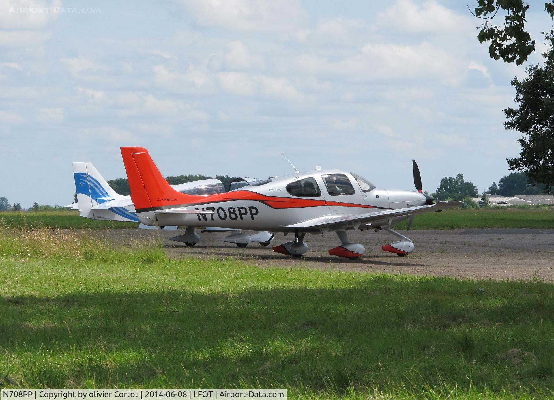N708PP, Cirrus SR22T C/N 0176, In France, Tours airport