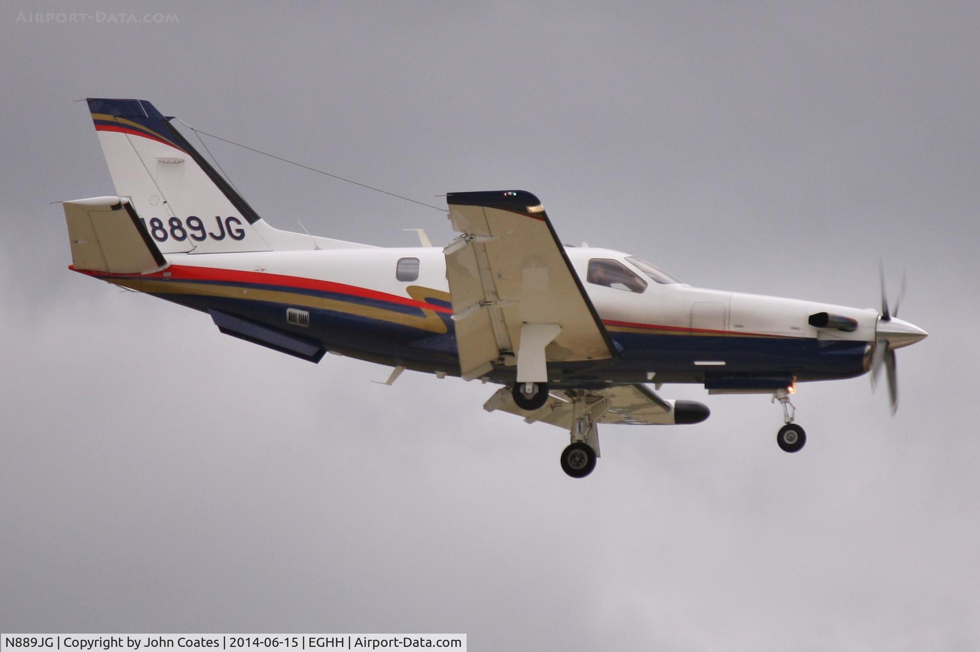 N889JG, Socata TBM-700 C/N 553, Finals 08