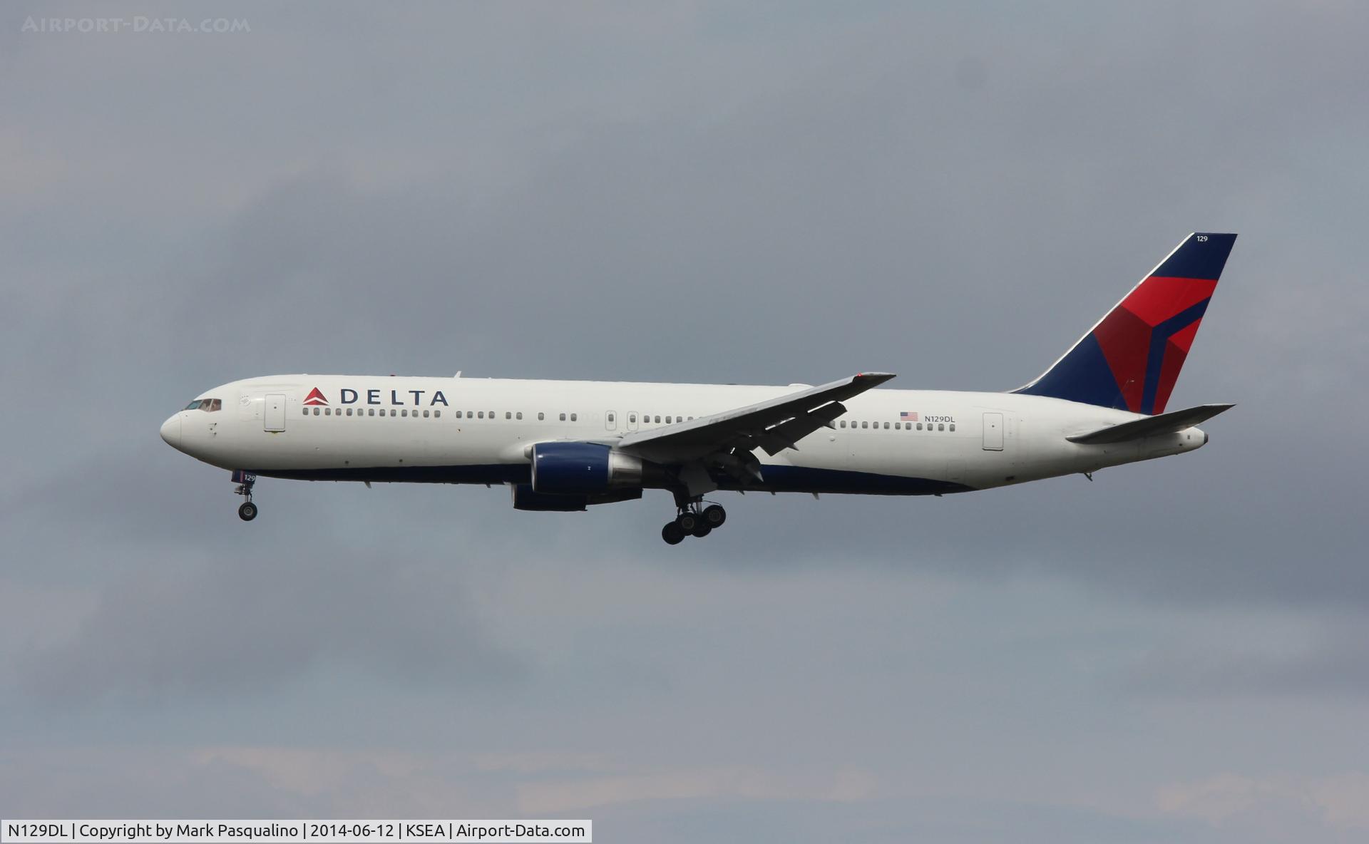 N129DL, 1988 Boeing 767-332 C/N 24079, Boeing 767-300