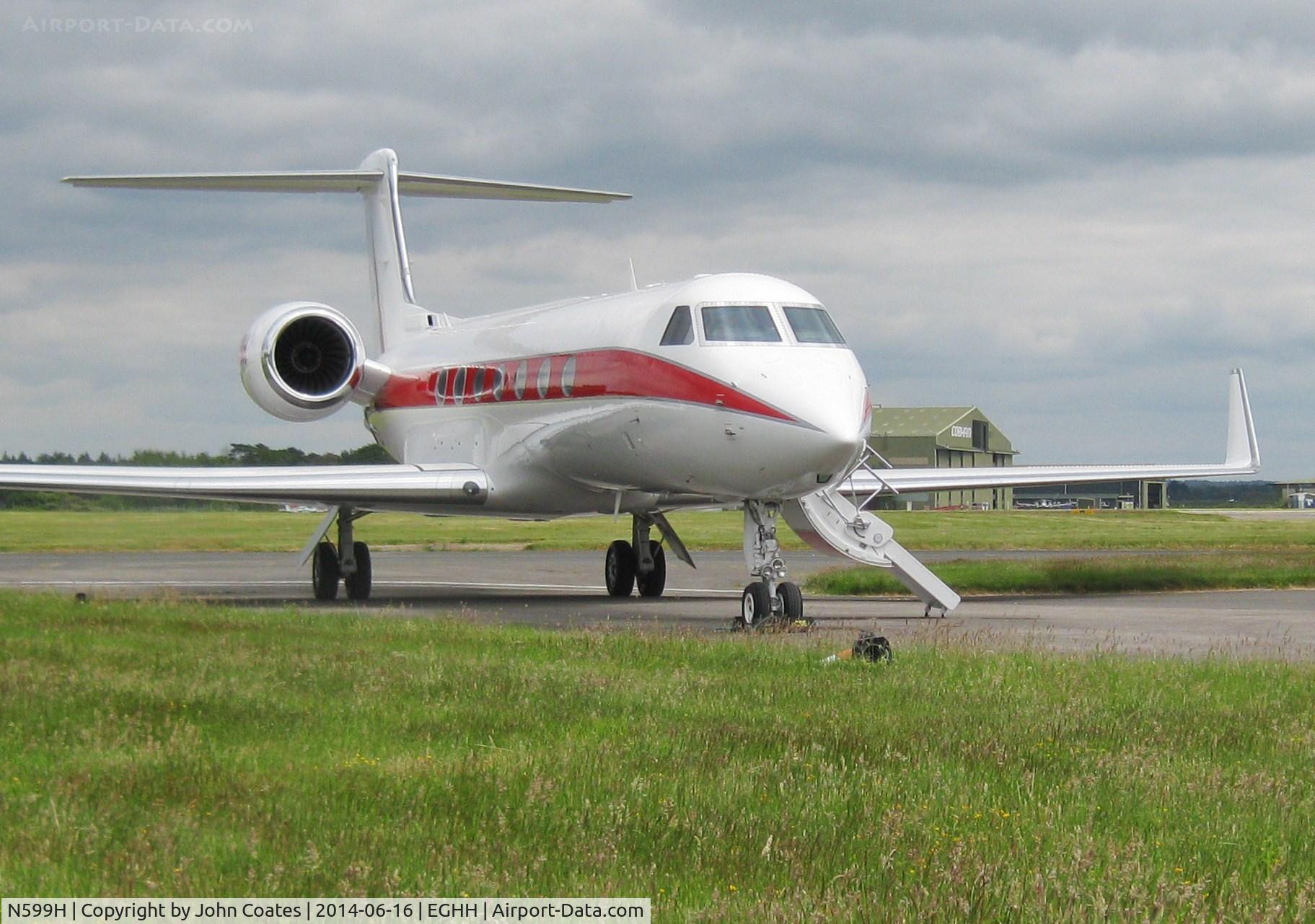 N599H, 2003 Gulfstream Aerospace V-SP G550 C/N 5016, At Signatures