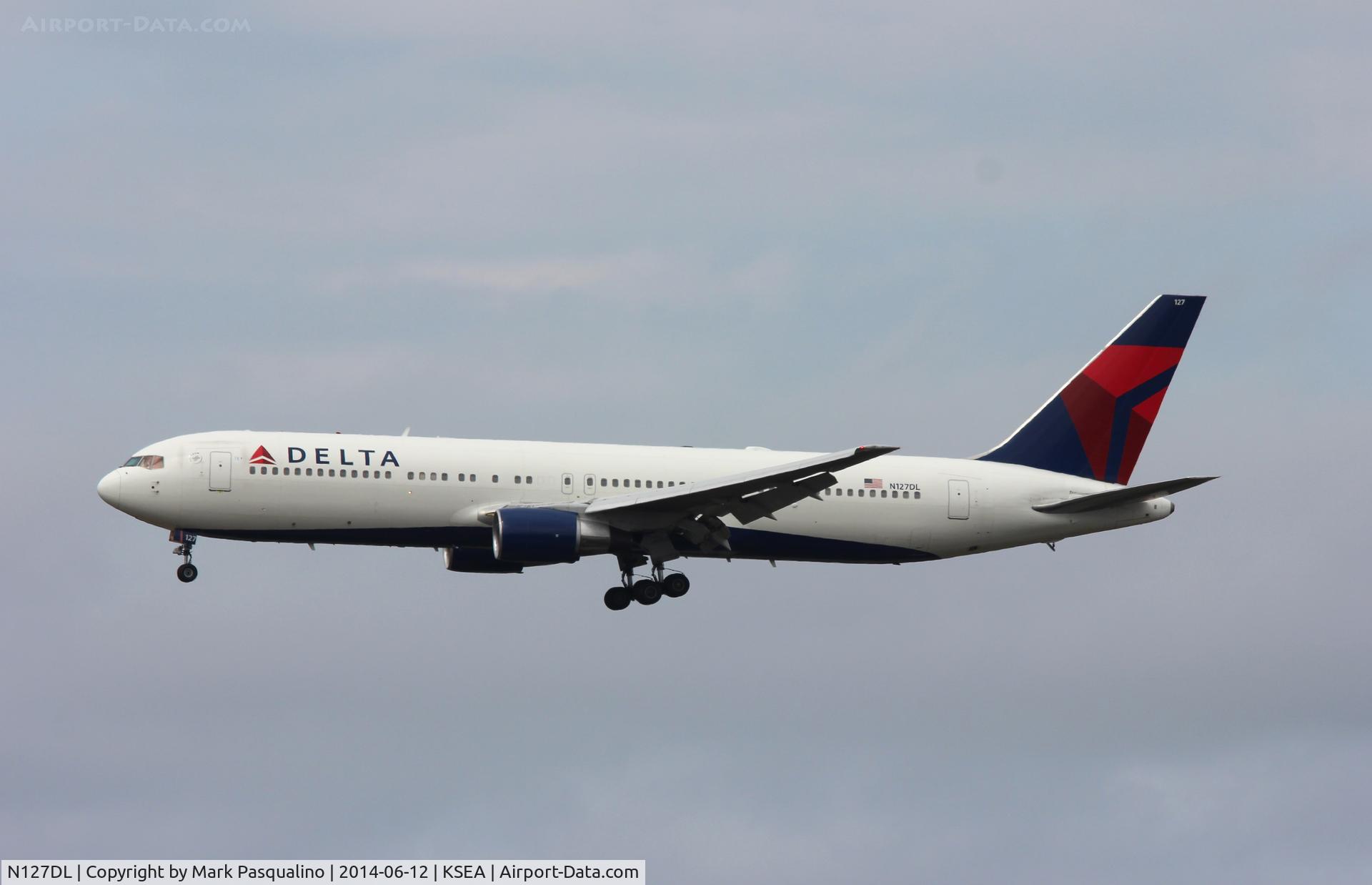 N127DL, 1988 Boeing 767-332 C/N 24077, Boeing 767-300