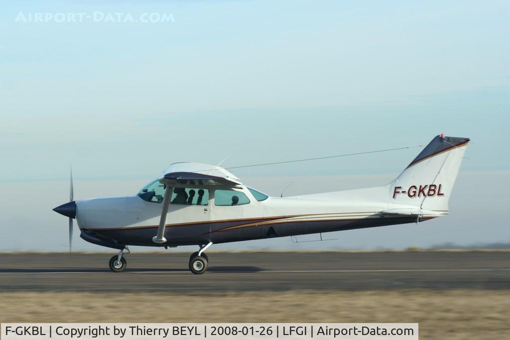 F-GKBL, Cessna 172RG Cutlass RG C/N 172RG-0609, Takeoff