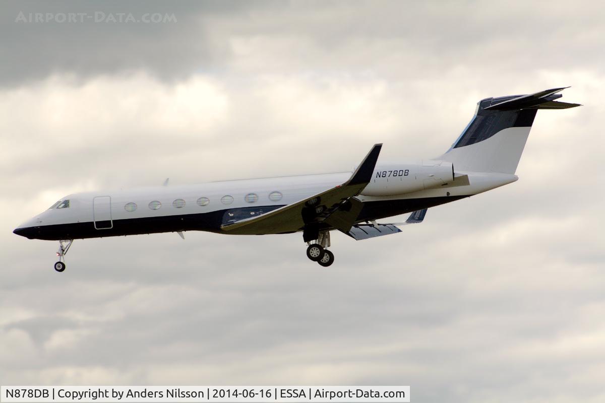 N878DB, 2007 Gulfstream Aerospace GV-SP C/N 5167, On short final for runway 01R. Arriving from Teterboro, NJ