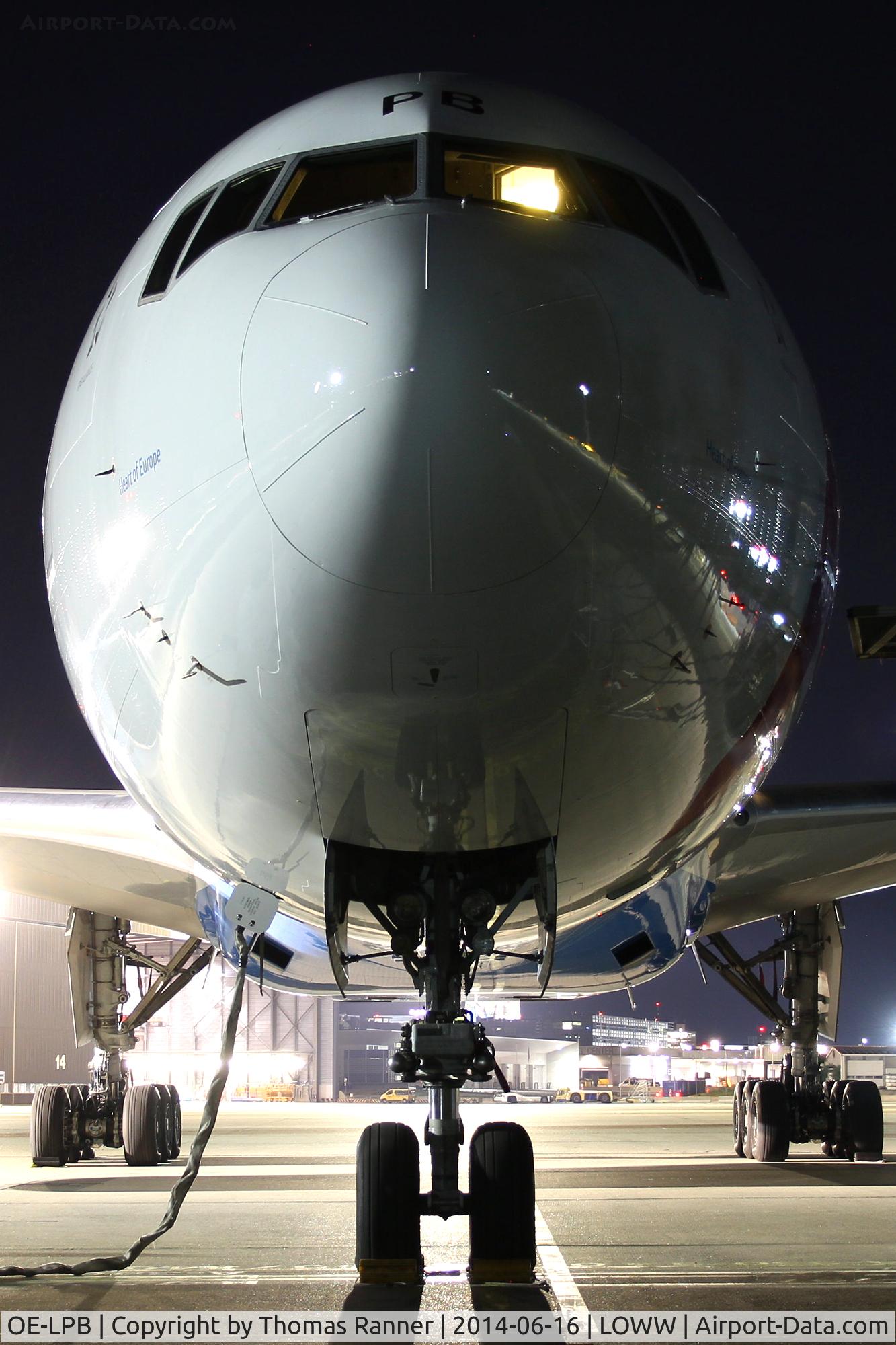 OE-LPB, 1998 Boeing 777-2Z9/ER C/N 28699, Austrian B777