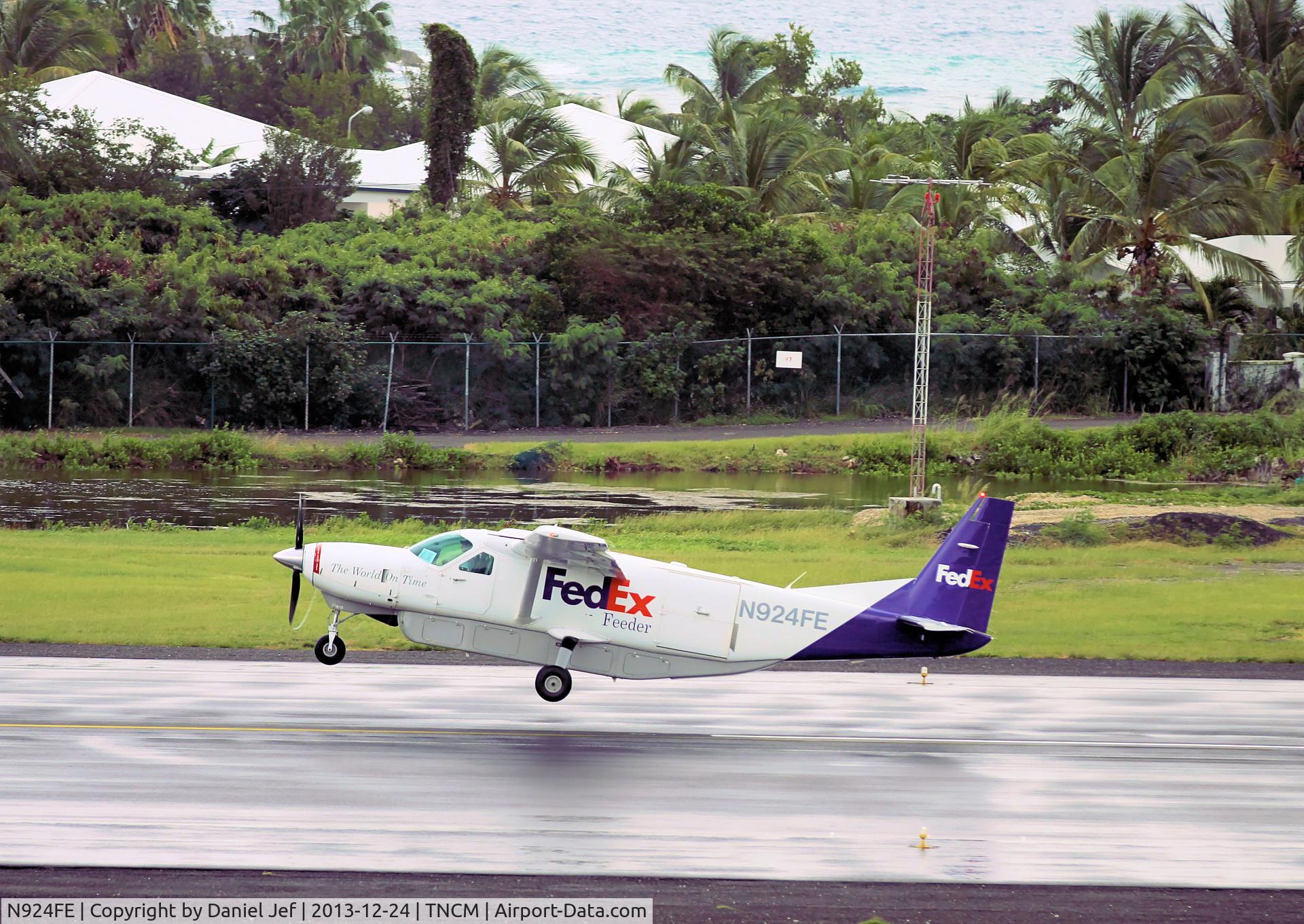 N924FE, 1987 Cessna 208B Super Cargomaster C/N 208B0024, N924FE
