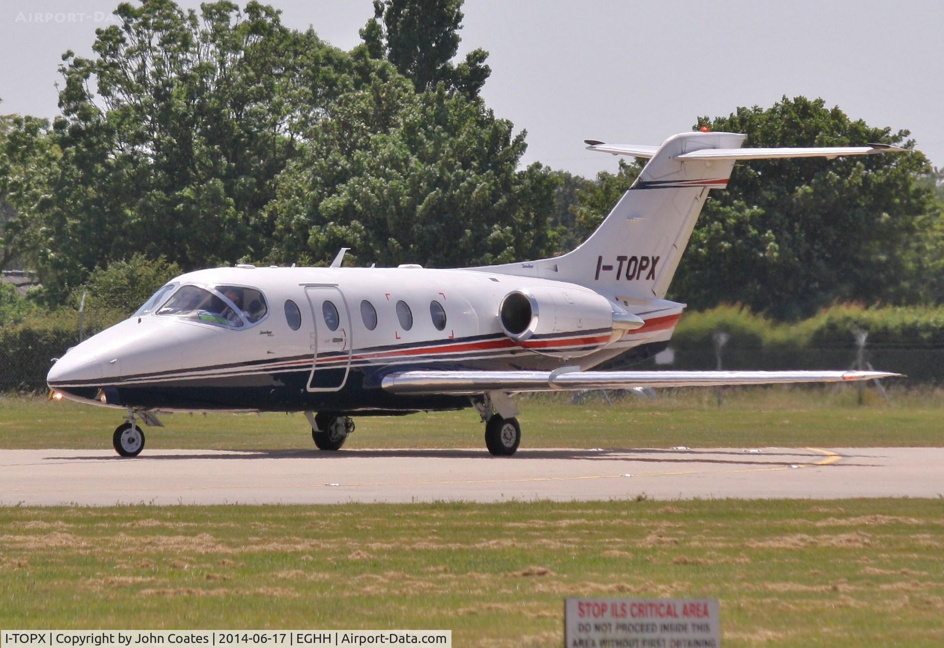 I-TOPX, 2008 Hawker Beechcraft 400A Beechjet C/N RK-579, Lining up 08