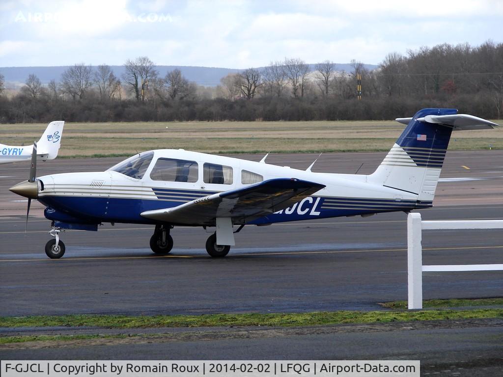 F-GJCL, Piper PA-28RT-201T Arrow IV C/N 28R-8131004, Parked