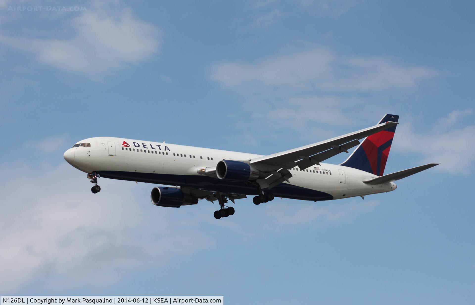 N126DL, 1988 Boeing 767-332 C/N 24076, Boeing 767-300