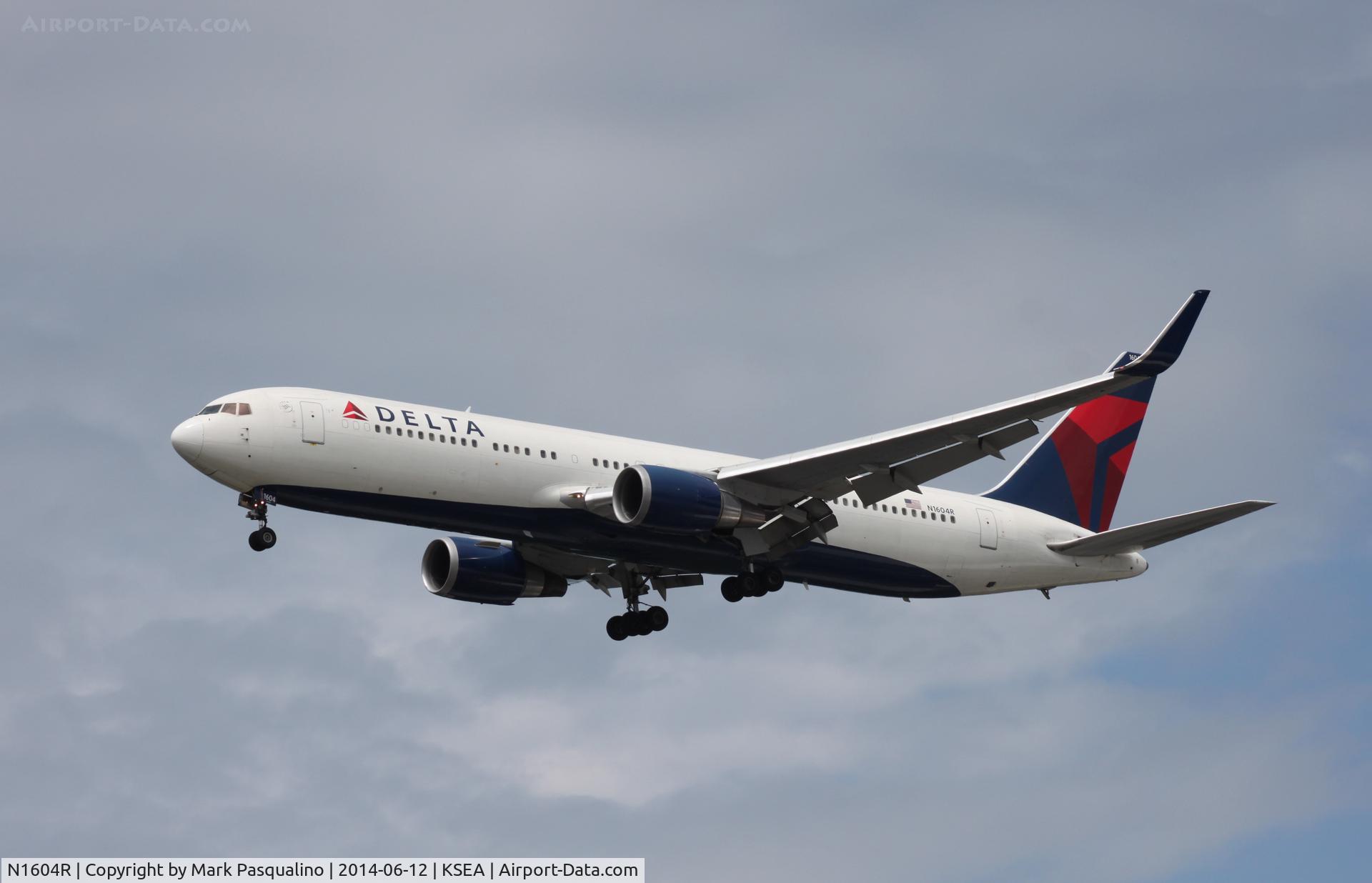 N1604R, 1999 Boeing 767-332 C/N 30180, Boeing 767-300