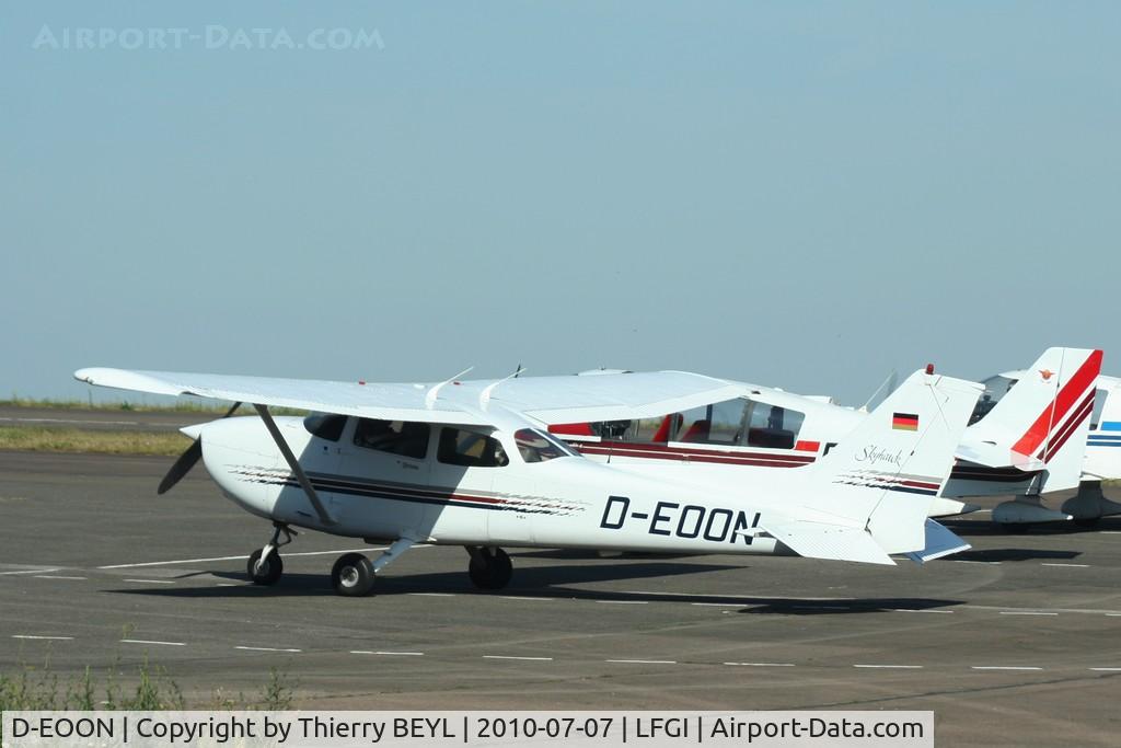 D-EOON, 1997 Cessna 172R Skyhawk C/N 17280173, Parking at Dijon-Darois
