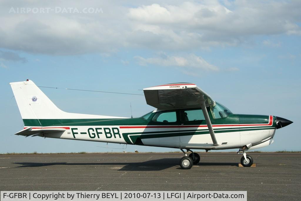F-GFBR, Cessna 172RG Cutlass RG C/N 172RG-0668, Parking at Dijon-Darois