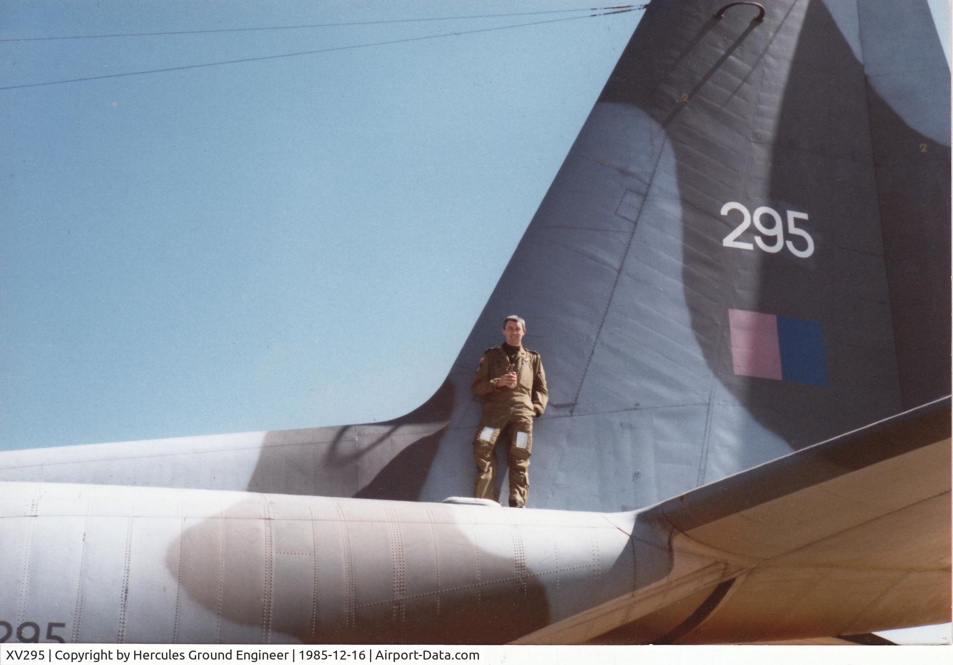 XV295, 1967 Lockheed C-130K Hercules C.1 C/N 382-4261, Makalle strip, Ethiopia December 1985.  Pause for Coke whilst aircraft unloaded of a mobile hospital.