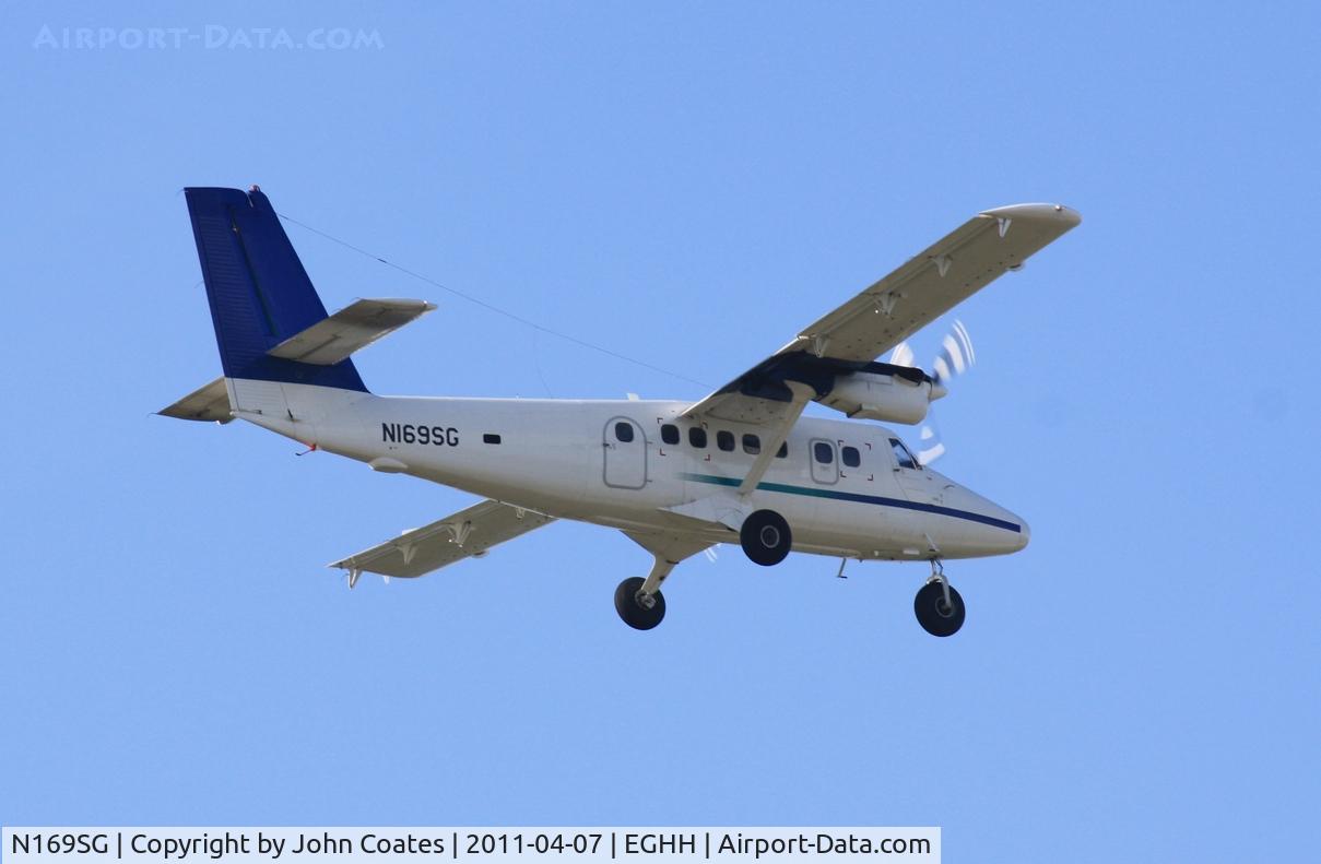 N169SG, 1978 De Havilland Canada DHC-6-300 Twin Otter C/N 593, Departing