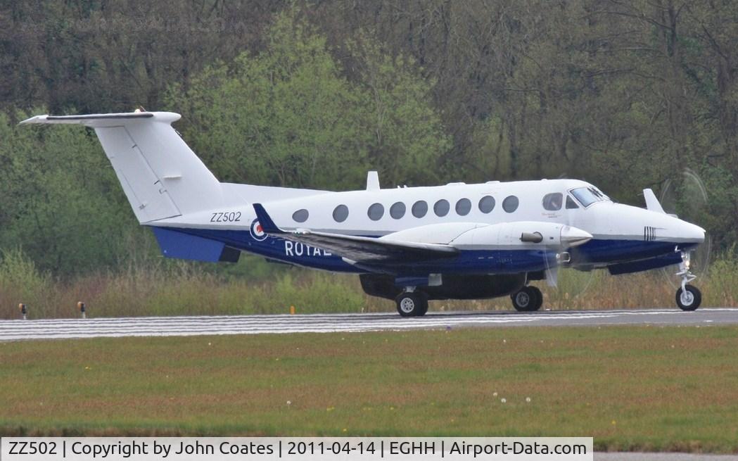 ZZ502, 2008 Hawker Beechcraft B350CER Avenger T1 C/N FL629, Departing Cobham