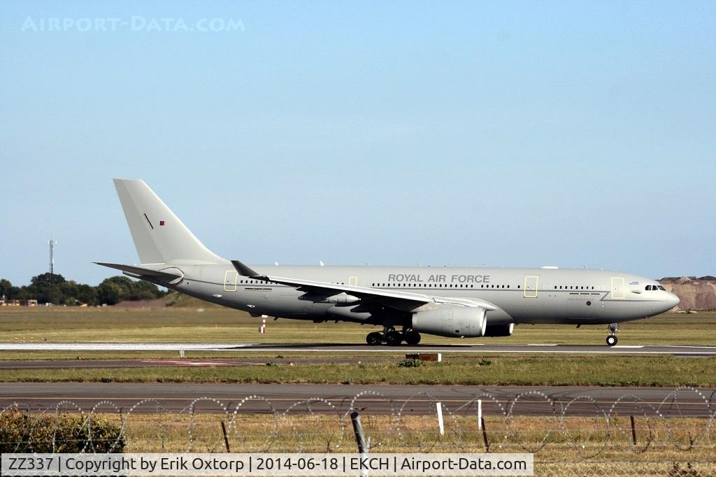 ZZ337, 2012 Airbus KC3 Voyager (A330-243MRTT) C/N 1390, ZZ337 taking off on rw 22R