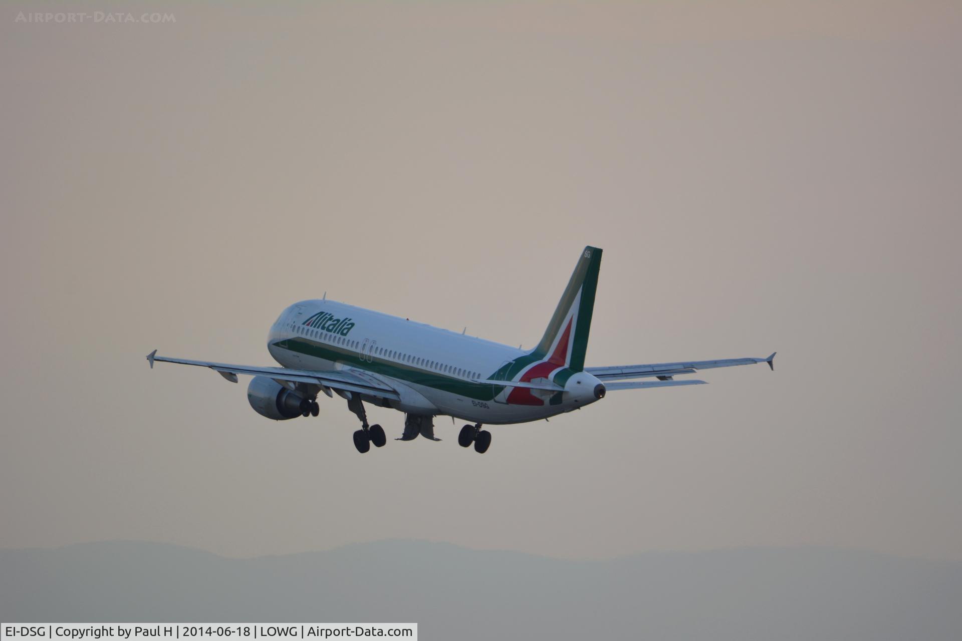 EI-DSG, 2007 Airbus A320-216 C/N 3115, Take-off