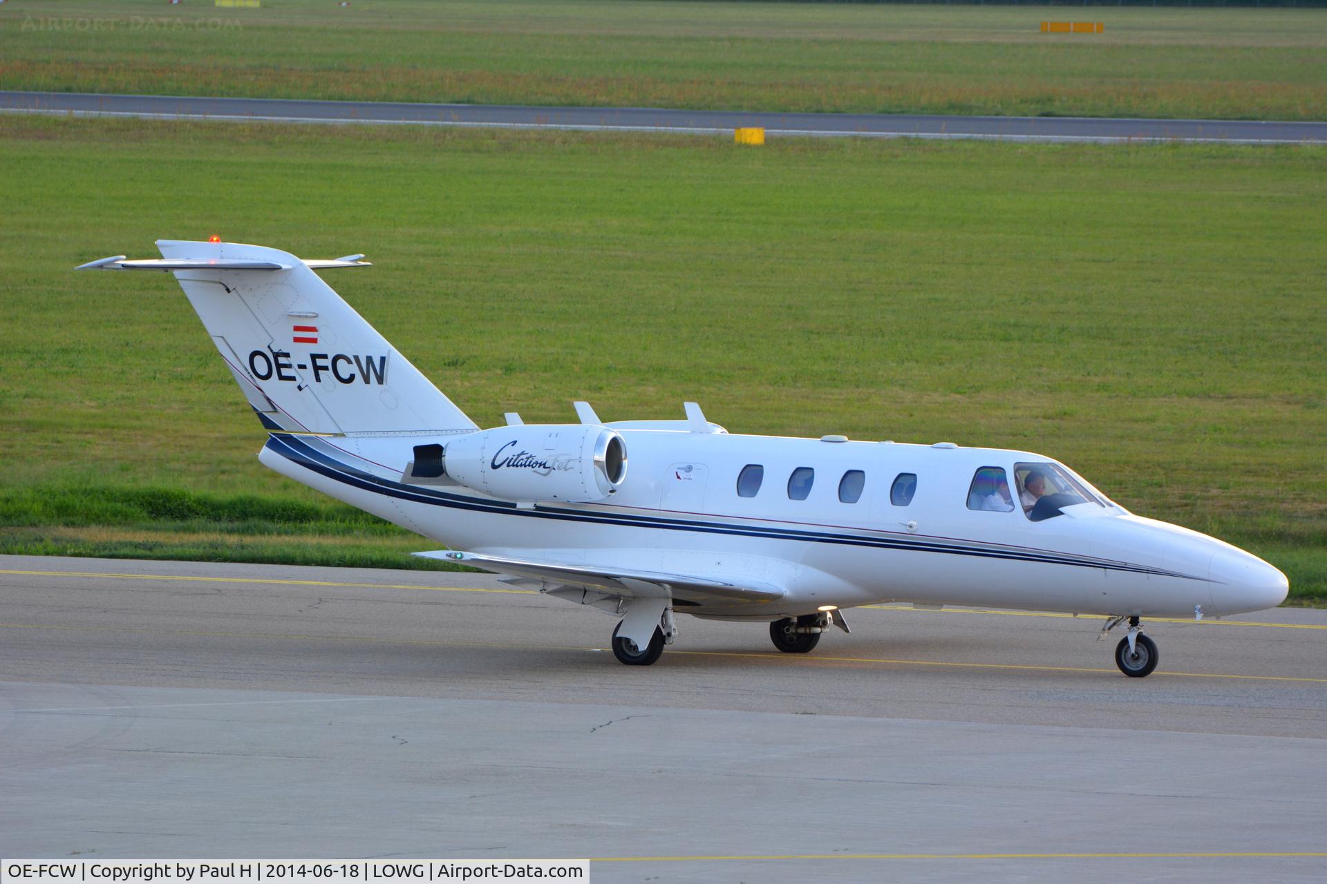 OE-FCW, 1998 Cessna 525 CitationJet CJ1 C/N 525-0292, Take-off