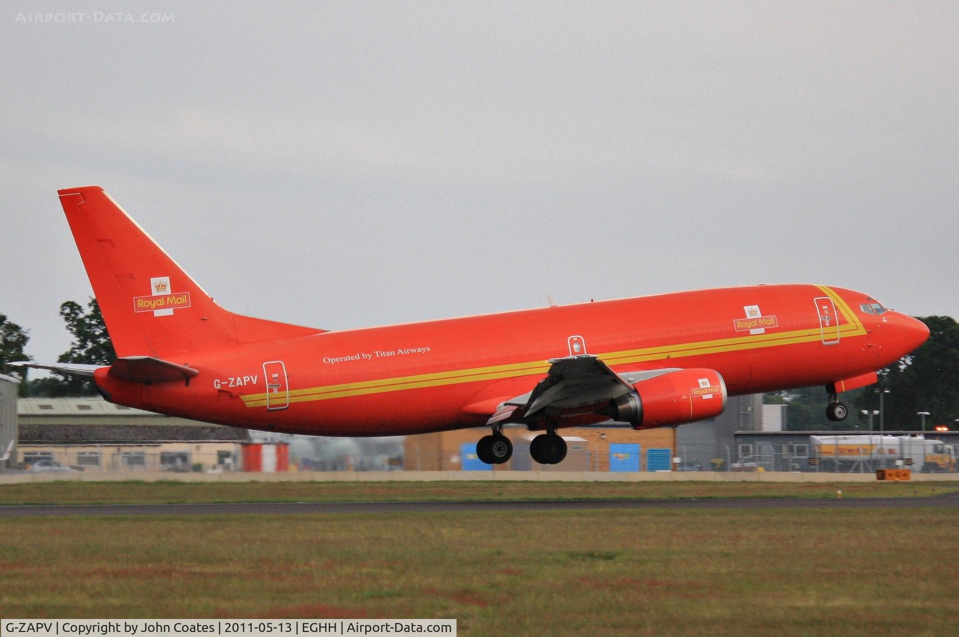 G-ZAPV, 1989 Boeing 737-3Y0 C/N 24546, Touchdown