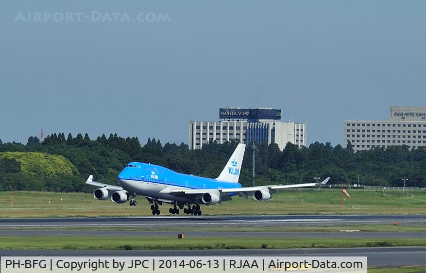 PH-BFG, 1990 Boeing 747-406 C/N 24517, About to Touch Down
