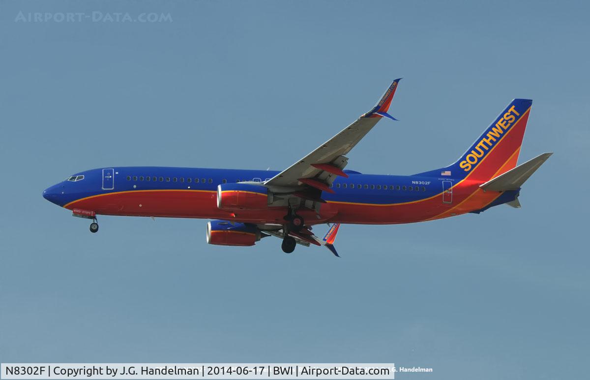 N8302F, 2012 Boeing 737-8H4 C/N 36680, Scimitar winglets on final to 28.