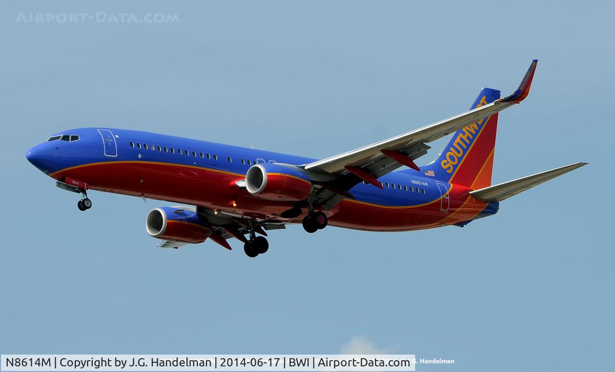 N8614M, 2013 Boeing 737-8H4 C/N 36908, On final to 28.