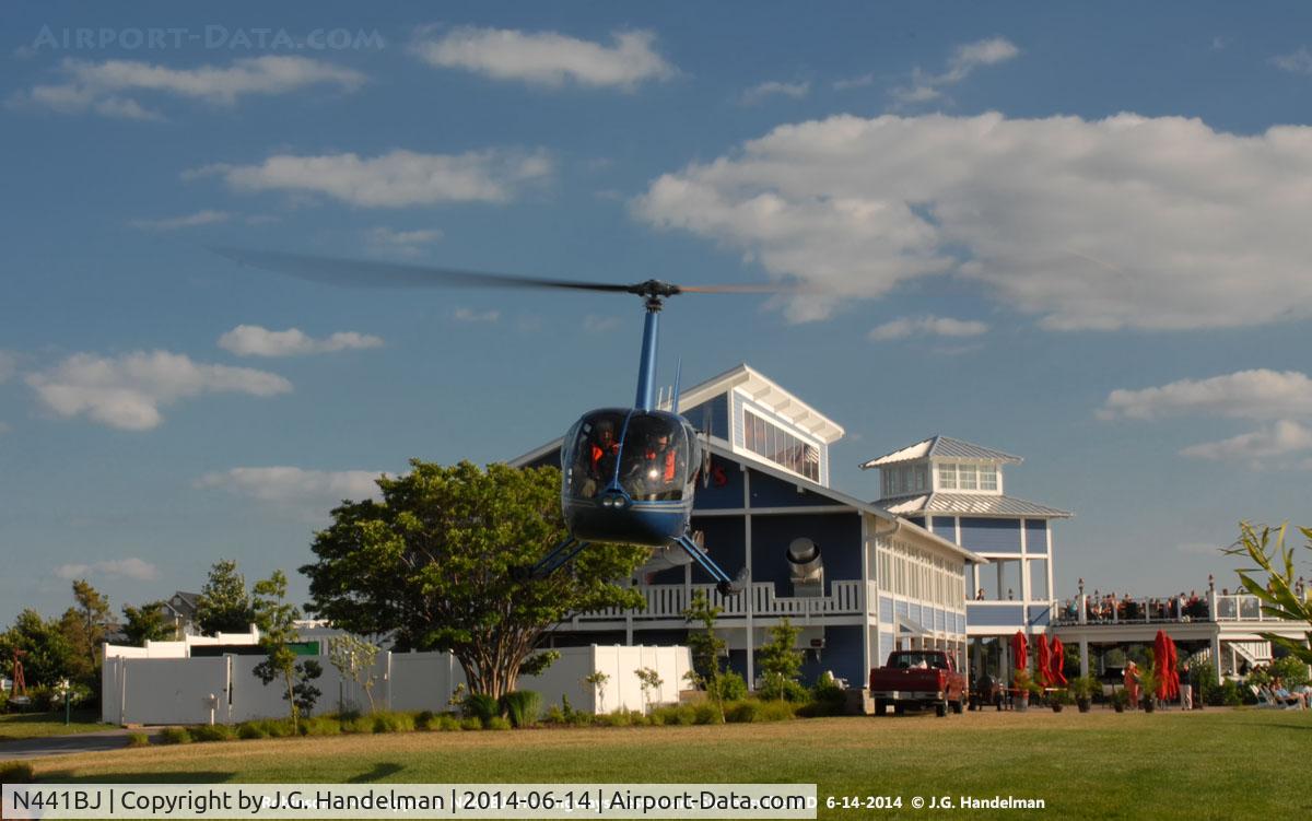 N441BJ, 2004 Robinson R44 II C/N 10528, Lift off after a crab cake dinner.