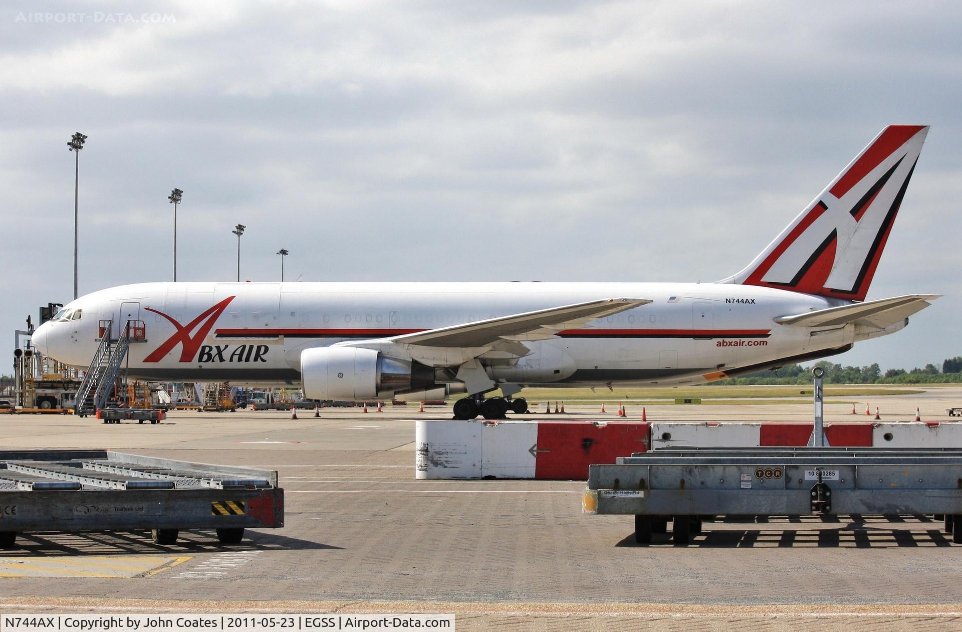 N744AX, 1983 Boeing 767-232 C/N 22221, Cargo apron