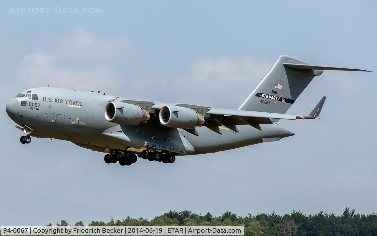 94-0067, 1994 McDonnell Douglas C-17A Globemaster III C/N 50027/F-26, on final RW26