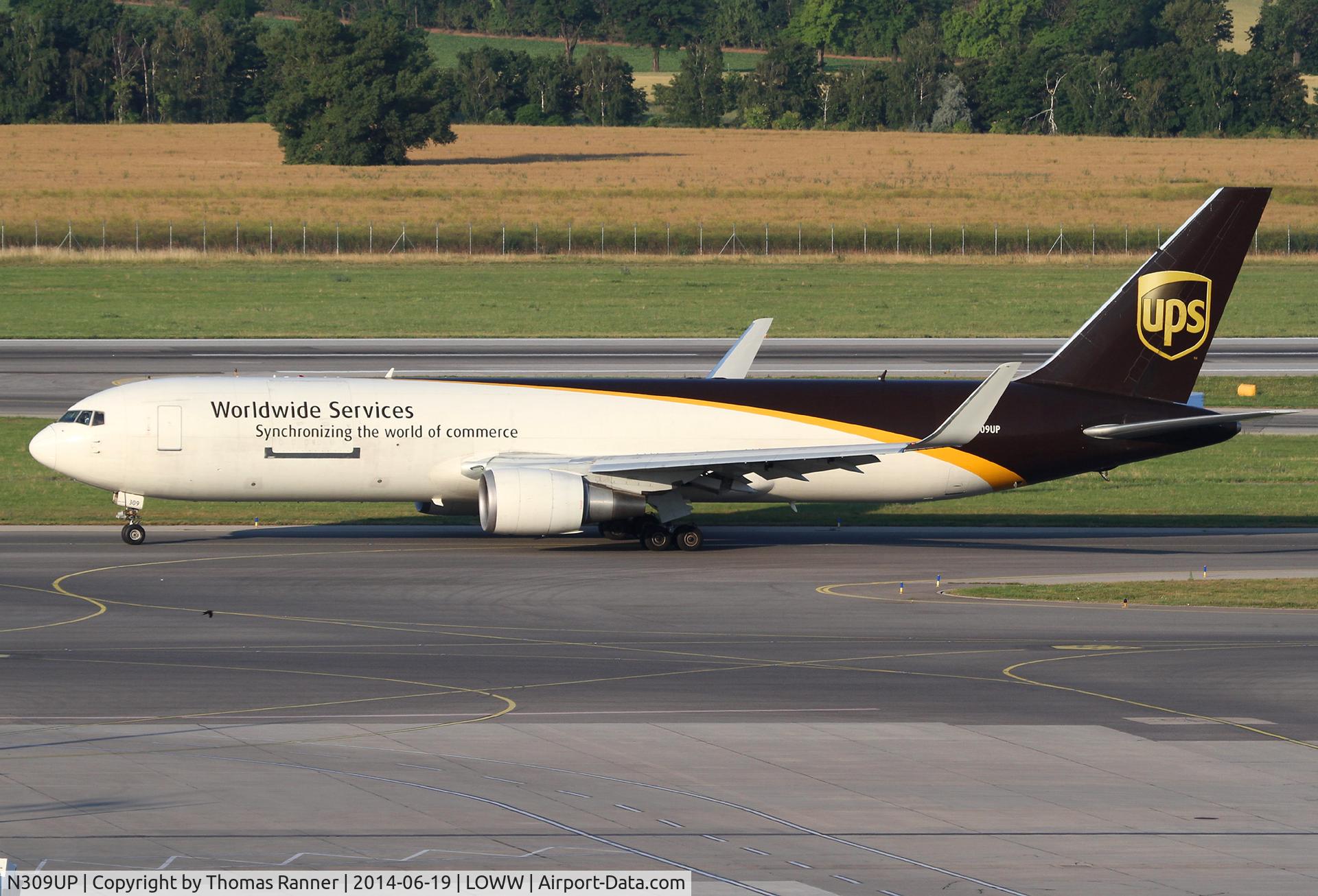 N309UP, 1996 Boeing 767-34AF C/N 27740, UPS B767