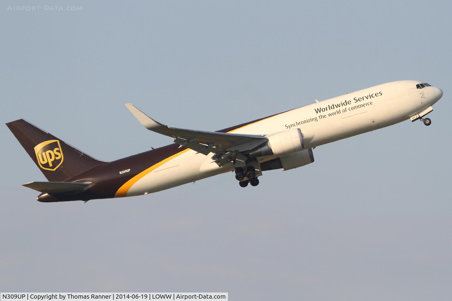 N309UP, 1996 Boeing 767-34AF C/N 27740, UPS B767