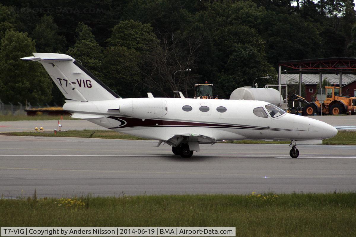 T7-VIG, 2008 Cessna 510 Citation Mustang Citation Mustang C/N 510-0069, Lining up runway 12.