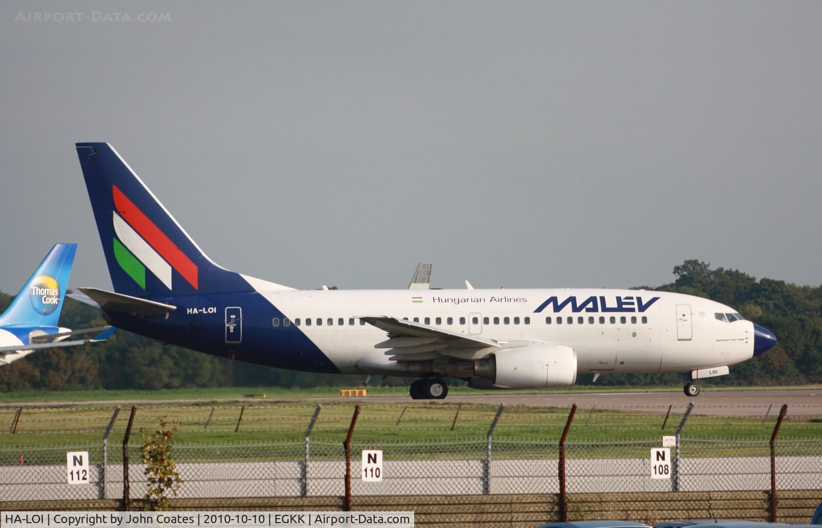 HA-LOI, 2004 Boeing 737-7Q8 C/N 29350, Lining up