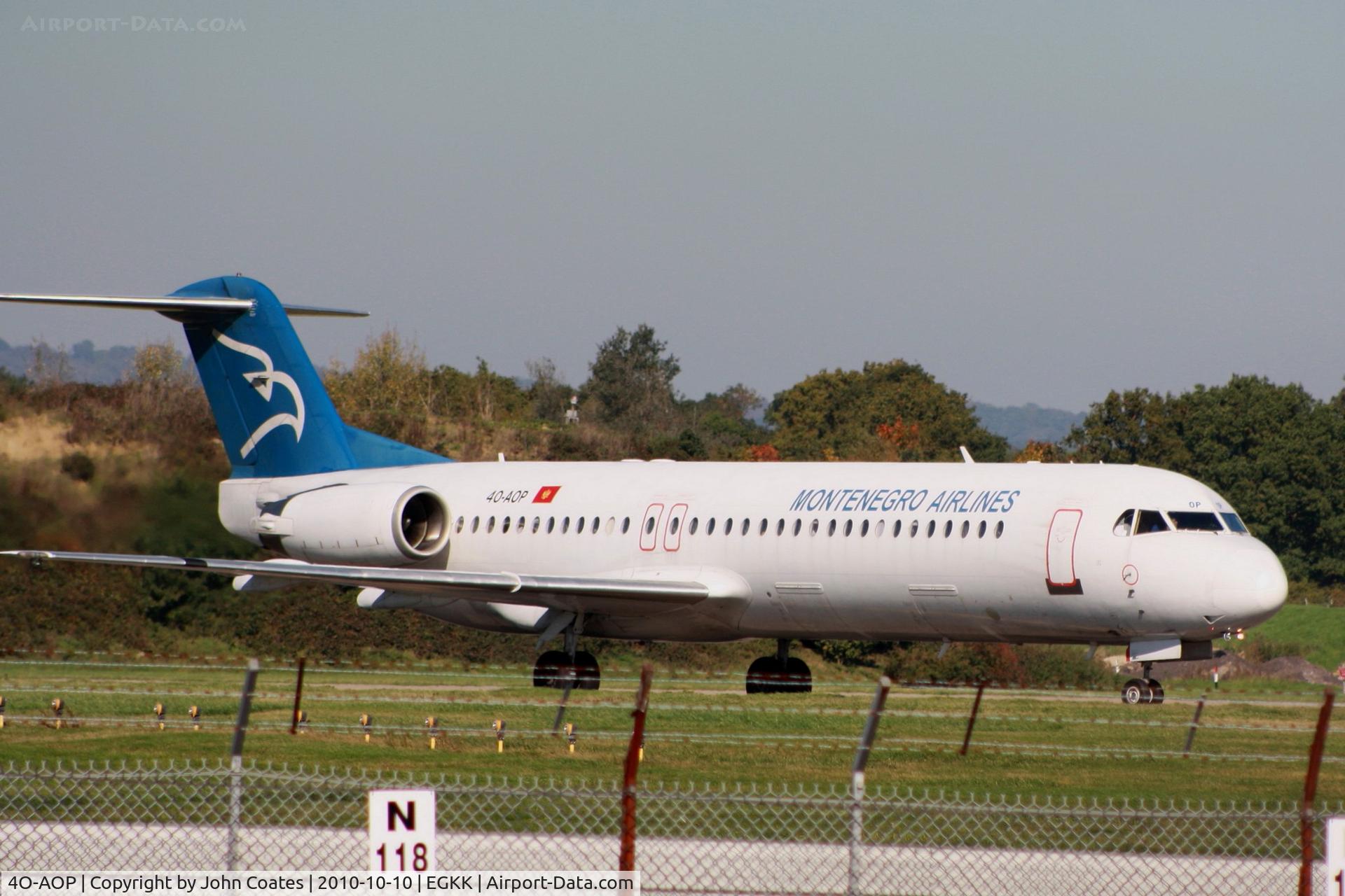 4O-AOP, 1991 Fokker 100 (F-28-0100) C/N 11332, Departing