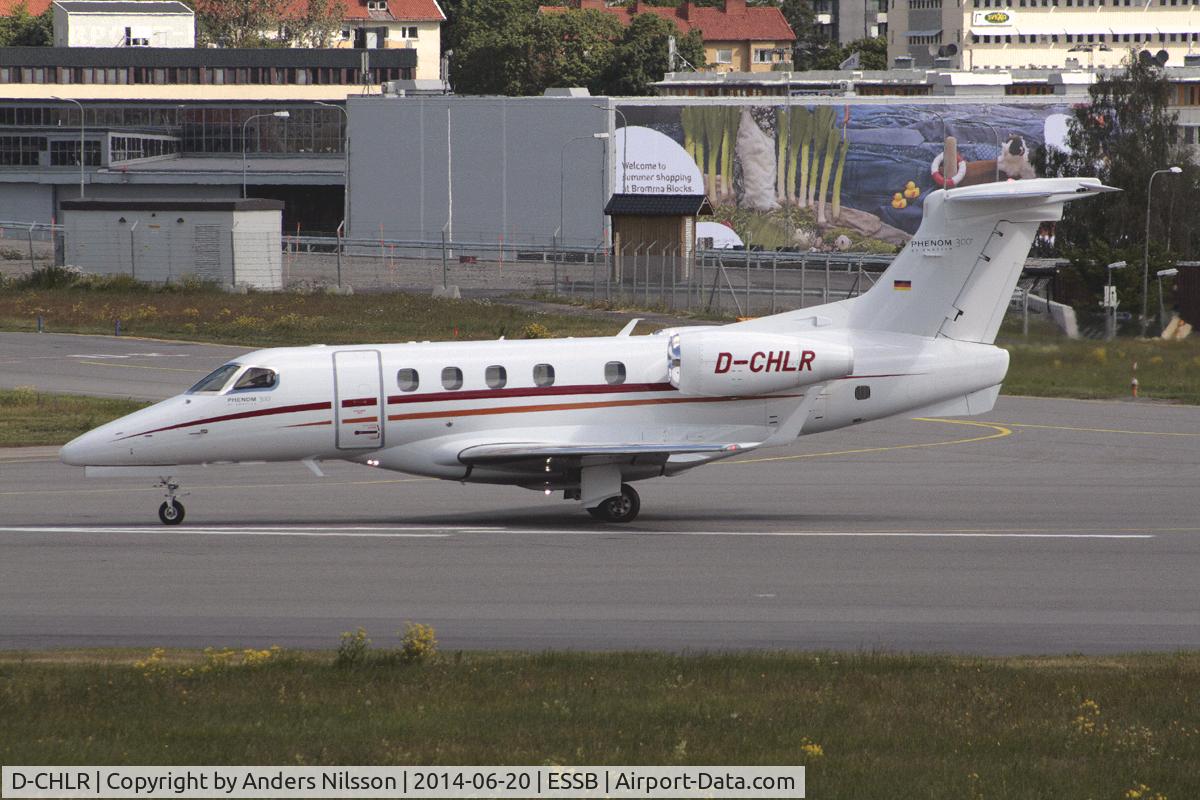 D-CHLR, 2011 Embraer EMB-505 Phenom 300 C/N 50500066, Lining up runway 30.