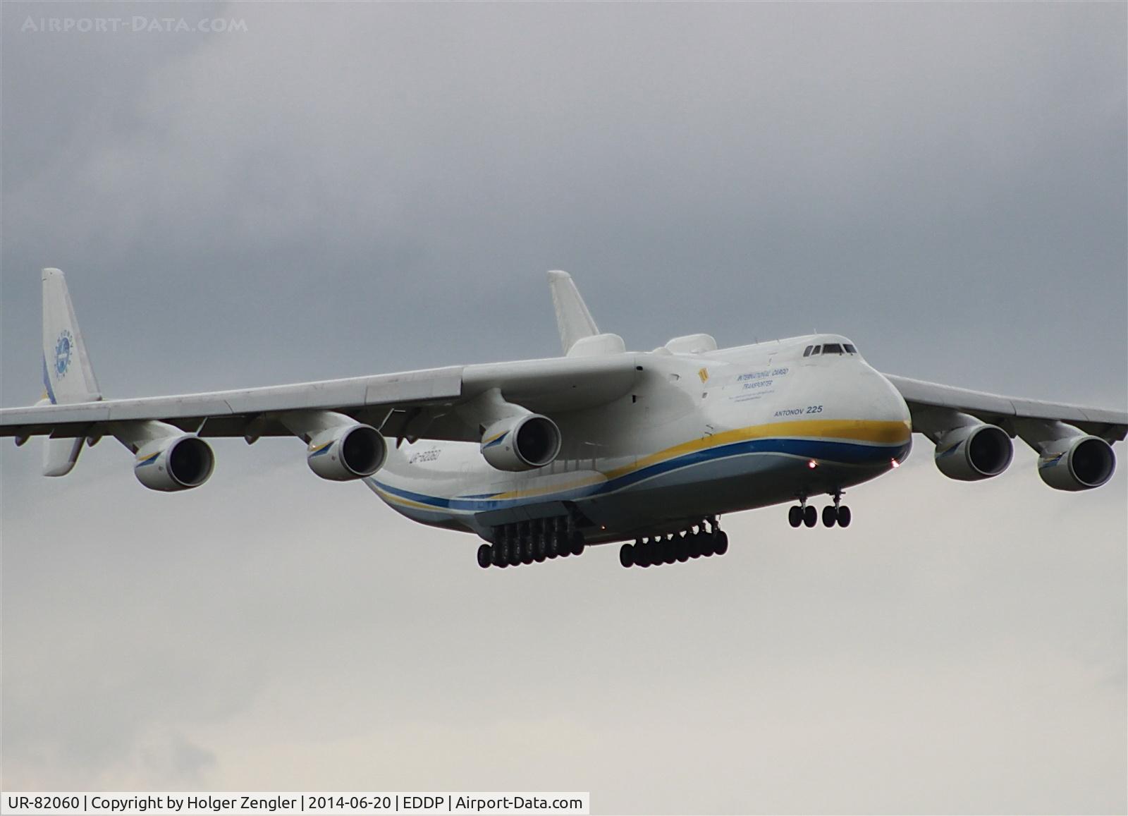 UR-82060, 1988 Antonov An-225 Mriya C/N 19530503763, Lady Mryja is floating down to LEJ...