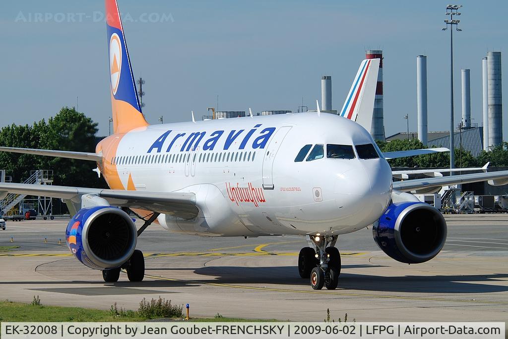 EK-32008, 1992 Airbus A320-211 C/N 229, ARMAVIA at CDG T1