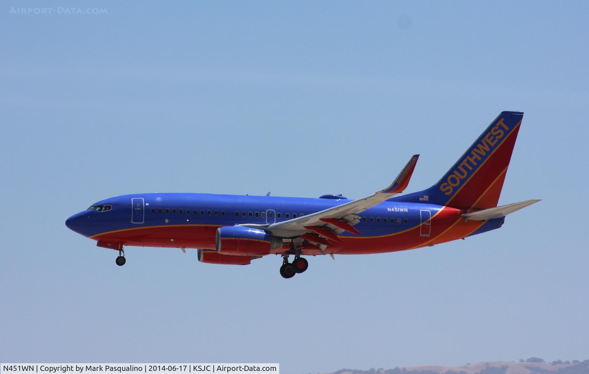 N451WN, 2004 Boeing 737-7H4 C/N 32495, Boeing 737-700