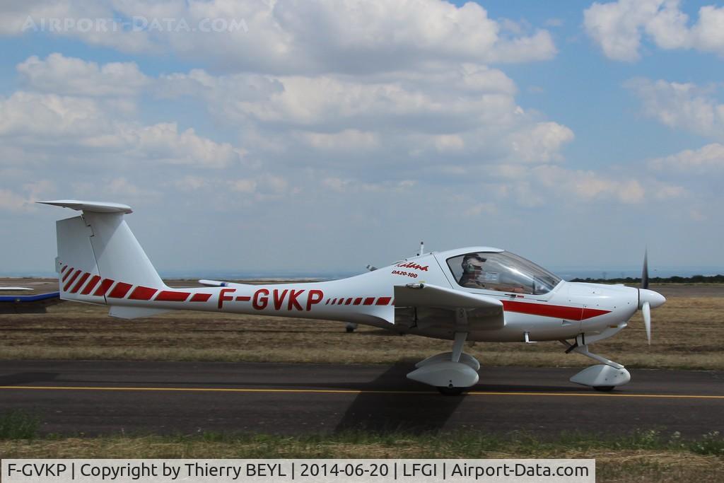 F-GVKP, Diamond DA-20-100 Katana C/N Not found F-GVKP, Taxying