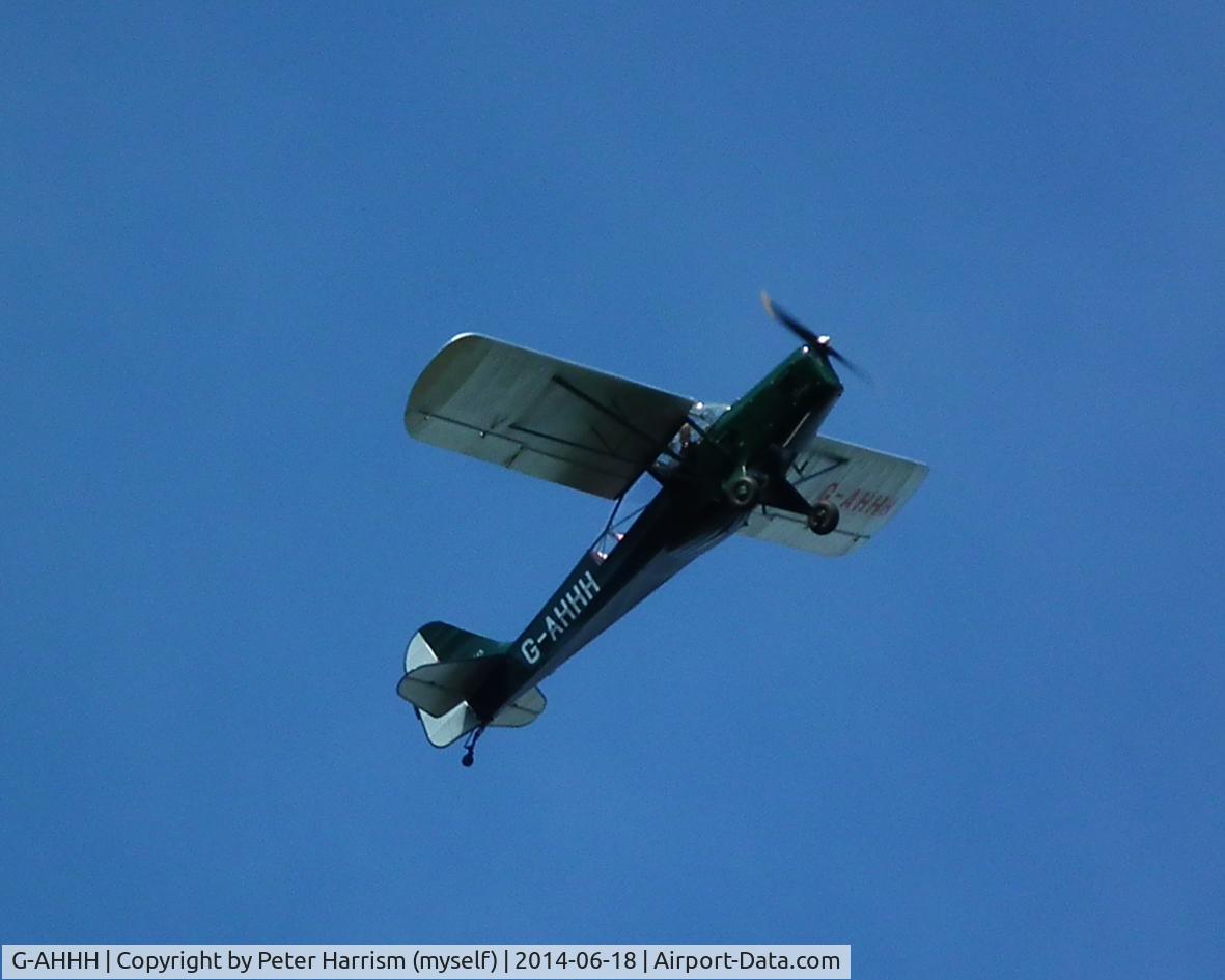 G-AHHH, 1946 Auster J-1N Alpha C/N 2011, If you zoom in you can see the Pilot looking at me while I took this photo, he scared away the buzzard I was trying for, but its ok they cam back